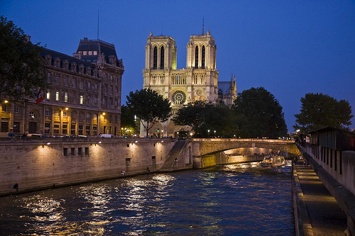 Navegar por el Sena, París. Un romántico paseo